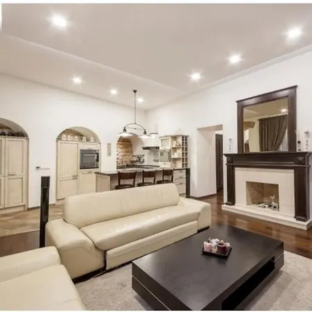 Happy Toto Old Town, Self Check, Parking In The Yard, * 维尔纽斯