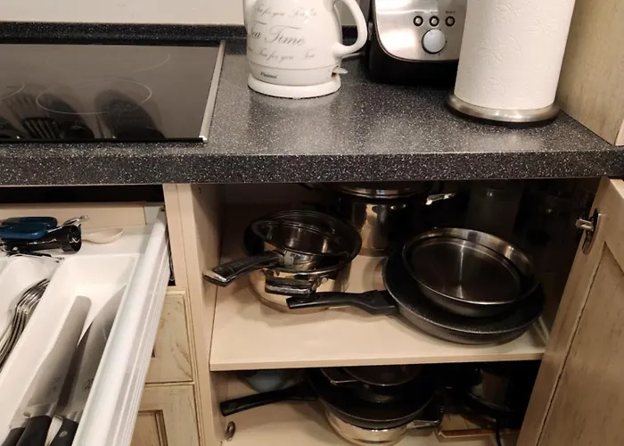 Happy Toto Old Town, Self Check, Parking In The Yard, Wilno